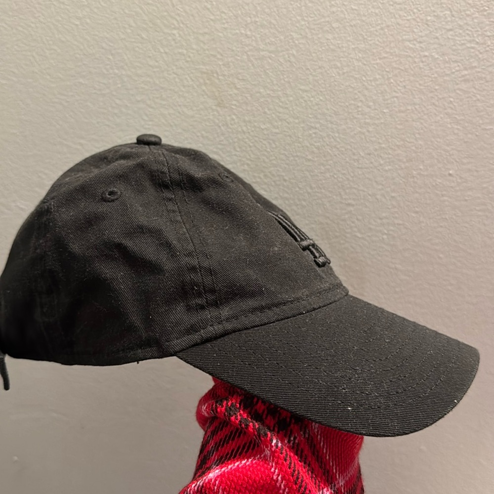 Black LA hat for women